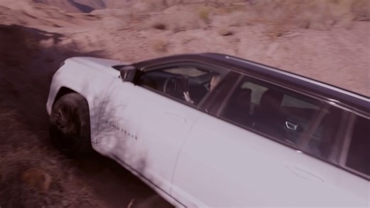 🌎🚙 The 2026 Jeep® Commander Debuts In South America! 🔥✨ The refreshed 2026 Commander brings bold new styling, upgraded tech, advanced safety, and powerful engine options—all with more competitive pricing. A 7-seat SUV built for families and adventures! 🛻💨 👉 Full story: https://moparinsiders.com/2026-jeep-commander-debuts-in-south-america/ #Jeep #JeepCommander #Commander #2026Commander #JeepLife #SUV #SportUtility #DSUV #SevenSeater #SouthAmerica #Brazil #AdventureReady #Hurricane4 #MultiJe