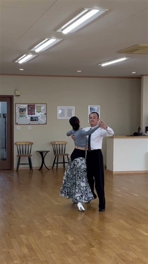 社交ダンスクイックステップを生徒さんが練習♪