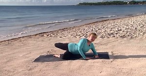DAY 2 // Awaken Your Core & Glutes with Meg Today's workout: Ab & Core Strength with Miranda In this episode of Classical Stretch, join Miranda Esmonde-White at a pristine sandy beach in the gorgeous Riviera Maya. 🌊 Work on strengthening your abs and core with a series of dynamic standing and floor exercises. Stream here ➡️ bit.ly/3wyDJP5 | Miranda Esmonde-White