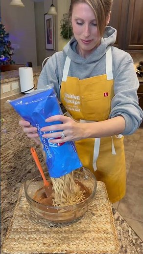 Haystack Cookie RECIPE on dinnerin321.com #cookies #christmas #easyrecipe #nobake #chocolate #yummy