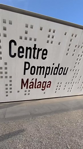 Centre Pompidou Málaga. Venha comigo visitar por dentro esse espetacular Centro de Arte e Cultura, localizado no Muelle Uno, Málaga. ESPETÁCULO. #portugaldiaadia estava lá. https://www.facebook.com/portugaldiaadia https://www.facebook.com/jorge.maia.39589. https://instagram.com/portugal_passeando=MzNlNGNkZWQ4Mg== #portugal_passeando @portugaltoday #jorgedacostamaiacostamaia #portugaldenorteasul #almada #laranjeiro #feijo #setubal #lisboa #cacilhas #turismoportugal #malaga #espanha #andaluzia #mu