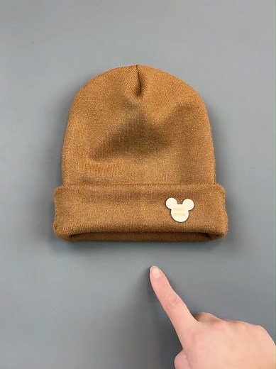 Transform Old Sweaters into Stylish Hats and More Easy DIY Hand-Sewing Guide #sewingtutorial #sweater #hat #diy #sewing
