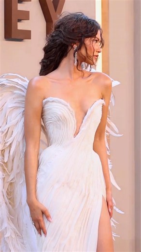 Zendaya Embodies Athena in Avant-Garde Wings at "The Odyssey" Premiere