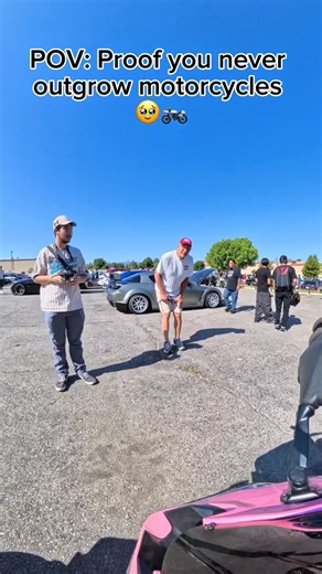 Barbie on Instagram: "I felt so honored by how he asked me about my motorcycle and how he shared with me his experience. Protect older riders like this at all costs 🥹🏍️ Bike: 2021 @kawasakiusa ZX6R Helmet intercom: @cardosystems Packtalk Pro Use code RNBARBIE for a discount Camera: @insta360 @insta360motorcycling X4 Trauma Kit: @traumoto Use code RNBARBIE for a discount Helmet: @shoeihelmetsusa X15 Airbag vest: @alpinestars Tech Air 5 Riding boots: @alpinestars Stella SMX 6 v2 Ve