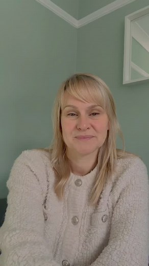 Hi 👋🏻 I’m Sarah, a mummy, wife, cockapoo, cat and rabbit owner as well as a qualified Homeopath, Reiki Master and Craniosacral Therapist. From my own personal journey with acne, I now specialise in helping others with their skin but more than that, I also focus on the emotional impact acne can have. Everyone’s experience with acne is their own, and if I can help at all please message me or book a free discovery call via my website or in the bio 💕💕 | Sarah Rose Holistic Health