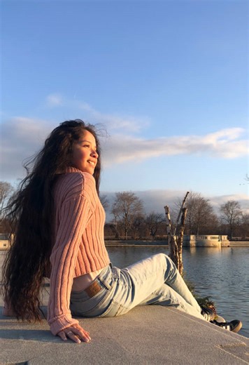 Emerson Grand Basin in St. Louis is a great place to take family pictures. It faces the St. Louis Art Museum. #artmuseum #familyphotos #stlouis #fyp #aura