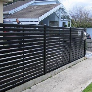 [Hot Item] Customized Wood Grain Aluminum Slat Fencing with Vertical Slat Fence/Gate