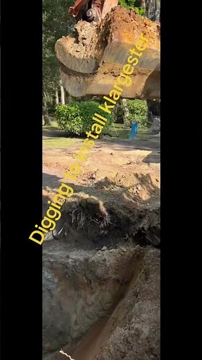 The 360 operator-digging to install klargester 👌