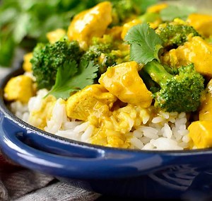 Easy Coconut Chicken Curry - Saucy and Flavorful