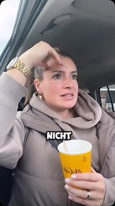 🫰🏼REAL MAMTALK 🫰🏼 Ich liebe das Auto also Mutter von 3 Kindern- vor allem wenn ich ALLEIN drin sitze … Diese Ruhe & Stille 🤫 😮‍💨 - man kann sogar die Türen abschließen 🤣👆🏻 …. Ha ha ha …. Fast so ähnlich wie das Klo, aber da ist es definitiv nicht so sicher wie im Auto 😂😂🫰🏼 …. #comedy #mamacommunity #mamacomedy #comedymama #lebenmitkindern #mamavondrei | Jess___blog