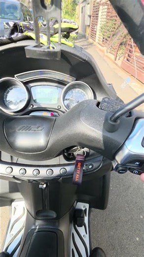 ECO mode on/off on Piaggio Mp3 500 2020 . engine on ! #mp3 #mp3500 #piaggio #scootering #freedom