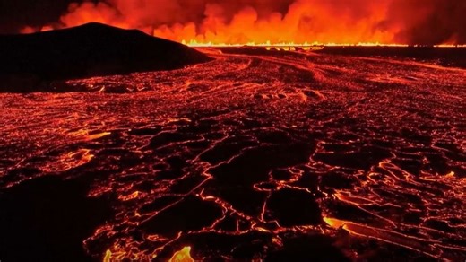 Siebte Eruption seit Dezember - Faszinierende Bilder - Island-Vulkan spuckt Glut-See aus