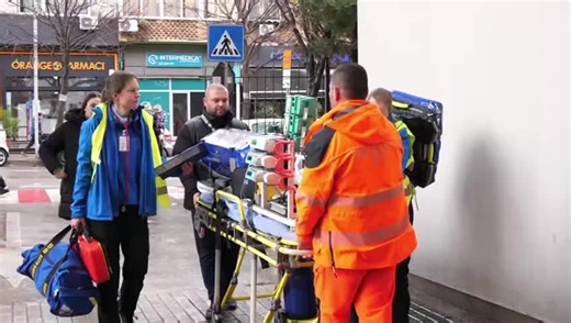 Elvis Naçi on Instagram: "E RENDESISHME! 🤲 Lajmi i madh, Meilini ne kohe rekord niset per Itali. Lutje lutje lutje sa me shume te shpetoje. Situata eshte shume e rende, nga vete pamjet e kuptoni se kane ardhur mjek austriak per ta marre pasi transportimi eshte shume i veshtire per shkak te gjendjes se Meilinit te vogel. Sa me shume lutje lutje lutje…"