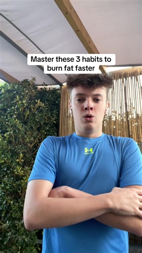 Transform your body faster by mastering these habits—no cardio required. 1. Drink a glass of water before every meal Research shows that drinking water before eating can naturally reduce your appetite, helping you eat less without even trying. It kickstarts your metabolism, giving your body a small calorie-burning boost, and aids digestion by preparing your stomach for food. Plus, staying properly hydrated helps your energy levels, improves focus, and even supports fat breakdown throughout the d