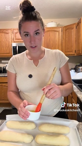 🥖 1-Hour French Dip Hoagie Rolls Soft, chewy, and sturdy enough to soak up all that au jus 😍🥖 Make these French dip hoagie rolls in just 1 hour — perfect for your next sandwich night! Makes: 6 rolls Ingredients •\t1 ½ cups warm water (110°F) •\t1 tbsp sugar (or honey) •\t1 tbsp instant yeast (rapid rise) •\t1 tbsp olive oil (or melted butter) •\t2 tsp salt •\t4 – 4 ½ cups bread flour (bread flour is best for chew) For finishing (optional but recommended): •\t1 egg beaten with 1 tbsp water (eg