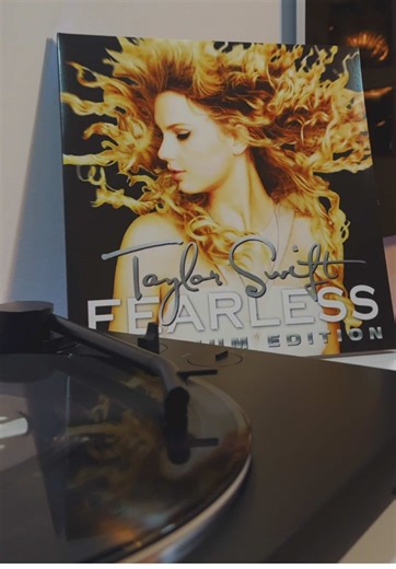 TAYLOR SWIFT - Fearless ‘Platinum Edition’ - a double 12” LP pressing of Taylor’s second studio album, Fearless. Pressed on heavyweight black vinyl and in a gatefold sleeve, making it great not for just spinning but also to display. Released in 2016, this edition features 6 bonus tracks not on the original album, as well as classics such as ‘love story’, ‘you belong with me’, and ‘white horse’, making this a special edition for fans and collectors. #taylorswift #fearless #vinyl #swifties #fyp
