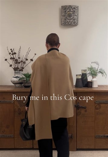 Cape moment.. Cape- @COS Trousers- @H&M Sunglasses- @raybanmeta Bag- @DeMellier Roll neck- @Marks and Spencer #outfitinspo #minimalstyle #neutralstyle #ootd #allblack