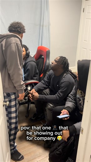 trelloooo on Instagram: "Follow my tiktok #chicago #viral #trello"