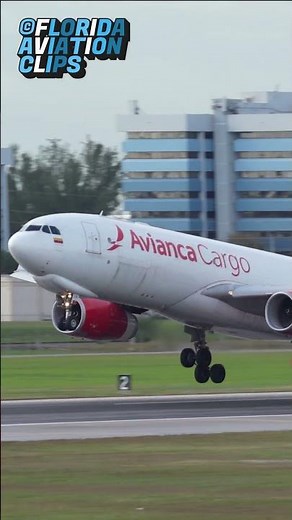 ✈️ Airbus A330 Amazing Landing Closeup at Miami International Airport (MIA) – Plane Spotting in 4K