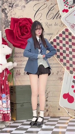 户外真的炒鸡冷啊🥶#美女 #舞蹈直拍 #成都欢乐谷 #17shine #JK