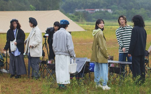 【哭喊中心】尝试在下雨天露营 | CRYING FAMILLY VLOG