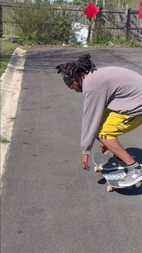 How do you Heelflip ?? #skateboarding #skateboardvibes #skate #skateboard