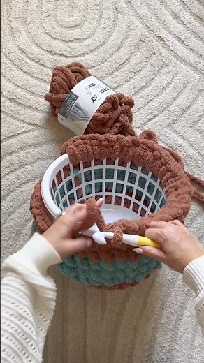 Bernat Blanket BIG Yarn Basket