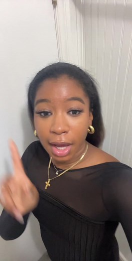 to a prosperous 2023🫶🏾 (the way the humidity had a personal fight with my hair) #natashascloset #newyears #newyear #anonuevo #2022 #2023 #latina #venezuela #afrolatina #venezolana