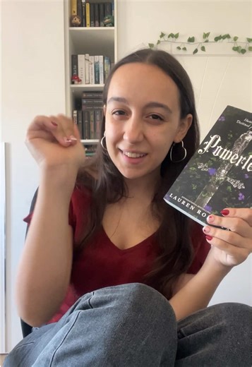 Opinión sobre Powerless: Comparaciones y Semejanzas