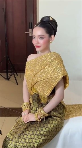 So beautiful bride កូនក្រមុំស្អាតណាស់🤭 #marry #wedding #makeup #beautiful