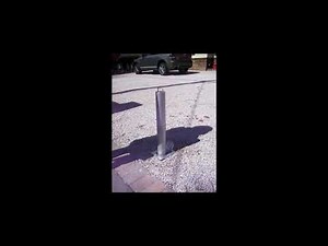 Raising and lowering the RD4 telescopic bollard.