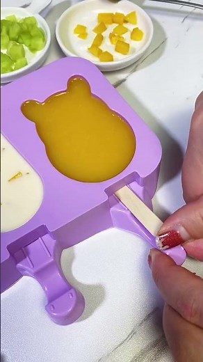 DIY Summer Refreshment: Easy Homemade Fruit Popsicles!