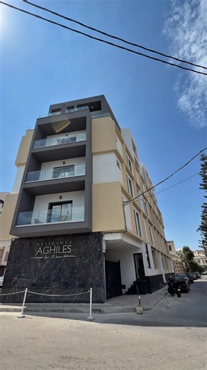 ☎️ 0554502020 ☎️ 0552220000 ☎️ 0560332020 🏡 Jad Immobilier en collaboration avec Aghiles promotion vous propose des appartements de haut standing au sein de la prestigieuse Résidence Aghiles à Haï El Bina – Dely Ibrahim. * ✨ Appartements F4 en simplex de 130 à 141 m² * 🏙️ Attique F5 en duplex de 220 m² * 🛏️ Suite parentale avec dressing dans chaque chambre * 🌞 Deux balcons offrant une excellente luminosité * ❄️ Climatisation centrale & 🔥 chauffage central * 🍽️ Cuisine semi-équipée (plaque,