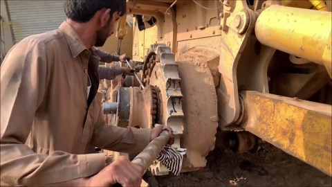Incredible CAT D8k Dozer Sprocket Repair in Action