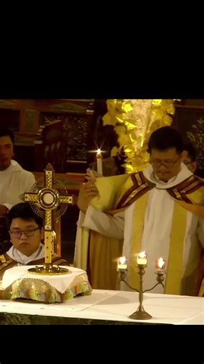 Exposition of the Blessed Sacrament #altarserver