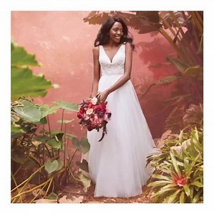 Fall in love with this year's most gorgeous wedding gowns! Discover the latest wedding dress trends, and the masterpieces that encapsulate bridal beauty. | Bride&co