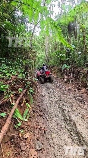 OUTLANDER 570 MAX NA SUBIDA ÍNGREME COM LAMA E PEDRAS!