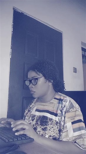 Gloria || Virtual Assistant ||Affiliate Marketing on Instagram: "Let me say this clearly: You don’t need experience to start as a virtual assistant. That belief alone has stopped so many people from even trying. Clients don’t hire certificates. They hire skills — communication, organization, problem-solving, and systems. If you’re scared to start, save this post and breathe. You’re not behind. If working remotely by 2026 is your goal, now is the time to prepare. Join my community if you want gui