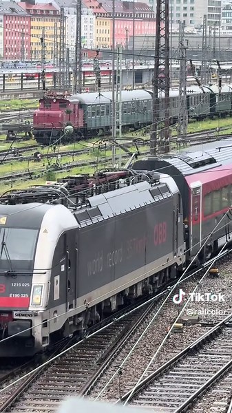 ES64U4 Locomotive: Fastest Electric Train Record