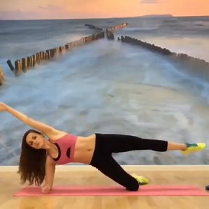 Fit Girl Challenge! Try 3 sets! 10x reps each. 30-60 second breaks between sets. Details/Plank Variations: 1.) Side plank 2.) Oblique crunch - knee to elbow 3.) Plank Before you start adding variations to your plank make sure your form is strong: ✔️start on your knees of you need too ✔️brace your belly button to your spine ✔️tuck your tail under so you spine is neutral ✔️push away through the heals and keep legs and arms strong! by signatureworkouts | Fit Girls Guide