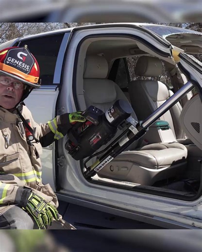 The importance of proper and adequate relief cuts for a dash lift, explained by Genesis Instructor Gary Klaus 🚒 | Genesis Rescue Systems