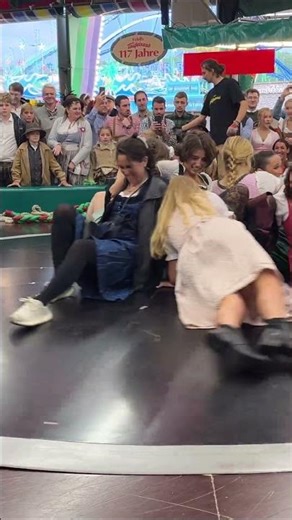 SMILES AND SPINS 😍 Beautiful Girls on the Devil’s Wheel