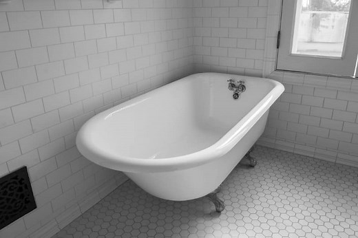 Acrylic vs Cast Iron Tub: An Easy Choice - Bathtubber
