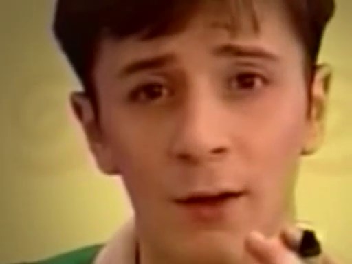 Blue's Clues S02E07 What Does Blue Want To Make Out Of Recycled Things_