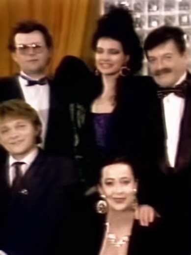 Srećna nova godina Isečak iz novogodišnjeg programa 1990 god. Svako dobro i želim vam u novoj godini