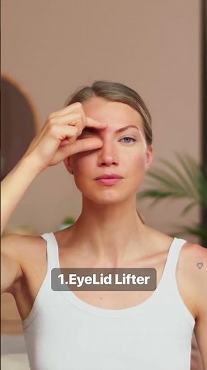 Is your eyelid droopy? Tighten it up with these 3 simple exercises! #skincaretips #droopyeyelids