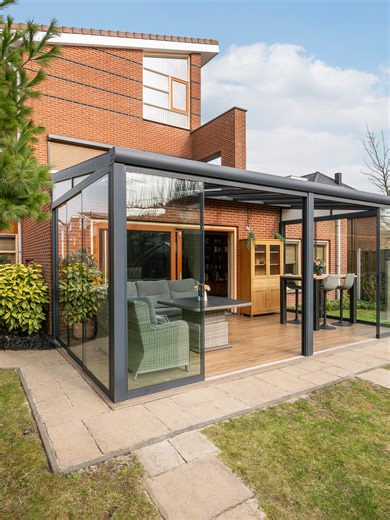 ✨ 𝙑𝙧𝙞𝙟𝙨𝙩𝙖𝙖𝙣𝙙, 𝙚𝙣𝙚𝙧𝙜𝙞𝙚𝙯𝙪𝙞𝙣𝙞𝙜 𝙚𝙣 𝙗𝙤𝙤𝙧𝙙𝙚𝙫𝙤𝙡 𝙡𝙚𝙚𝙛𝙧𝙪𝙞𝙢𝙩𝙚 𝙞𝙣 𝙋𝙤𝙚𝙡𝙙𝙞𝙟𝙠! 🏡🍃 Zoekt u een woning die klaar is voor de toekomst? Deze prachtige vrijstaande woning aan de Van der Klugt Wittemansingel 7 biedt maar liefst 166 m² puur woonplezier. Met een warmtepomp, 24 zonnepanelen en volledige isolatie woont u hier niet alleen luxe, maar ook zeer duurzaam! ☀️🔋� ✨ 𝙒𝙖𝙖𝙧𝙤𝙢 𝙙𝙞𝙩 𝙪𝙬 𝙙𝙧𝙤𝙤𝙢𝙝𝙪𝙞𝙨 𝙞𝙨: ✔️ Ruimte voor het hele gezin: 3 (mogeli