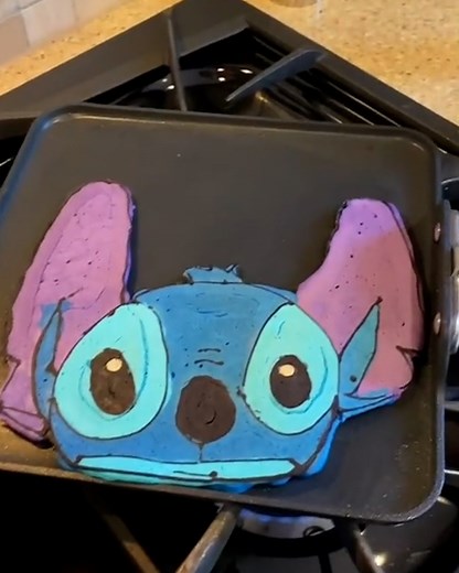 Dad makes creative pancakes for his kids 🥞🤩 | FOODbible