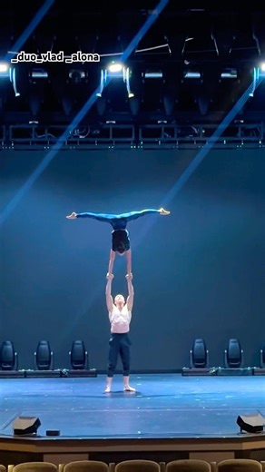 Aerial Duo H2H Circus #aerialduo#handtohand#acrobaticduo#circusartist#aerialstraps#circuslife#shorts