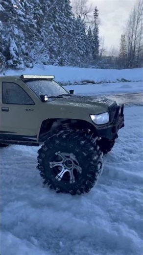 Axial Honcho ice crossing #axial #rctruck #4x4#offroad #rccrawler #RC